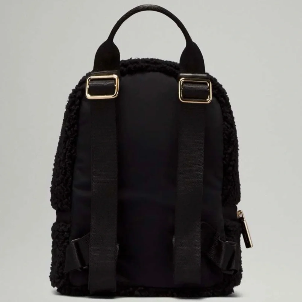 Lululemon City Adventurer Backpack Micro 3L  Fleece Black / Gold
